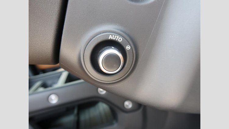 2024 認定中古車 Land Rover Defender 110 サントリーニブラック D300 AWD（AT） X-DYNAMIC HSE