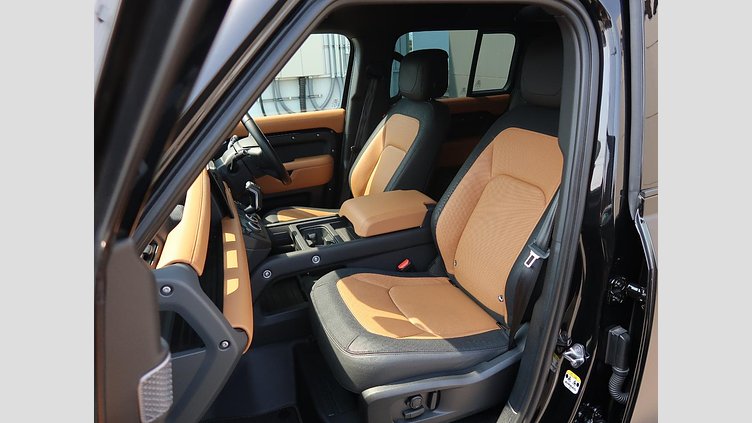 2024 認定中古車 Land Rover Defender 110 サントリーニブラック D300 AWD（AT） X-DYNAMIC HSE