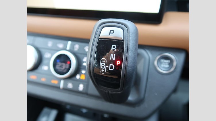 2024 認定中古車 Land Rover Defender 110 サントリーニブラック D300 AWD（AT） X-DYNAMIC HSE