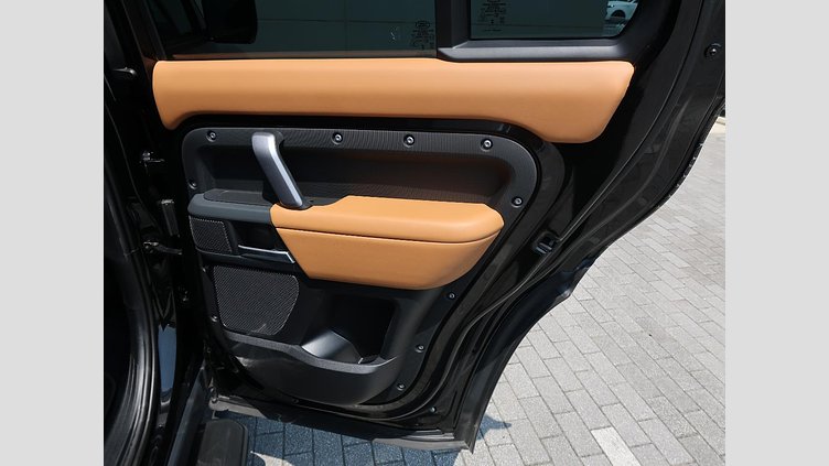 2024 認定中古車 Land Rover Defender 110 サントリーニブラック D300 AWD（AT） X-DYNAMIC HSE