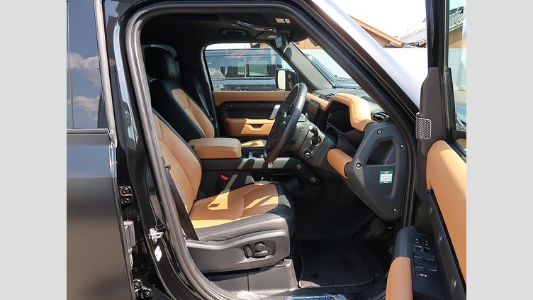 2024 認定中古車 Land Rover Defender 110 サントリーニブラック D300 AWD（AT） X-DYNAMIC HSE
