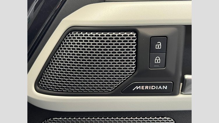 2023 認定中古車 Land Rover Defender 110 サントリーニブラック P300 AWD（AT） XS EDITION
