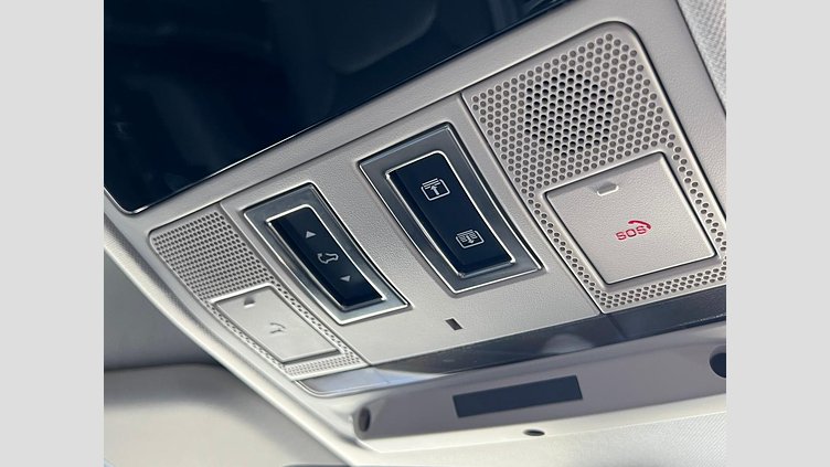 2023 認定中古車 Land Rover Defender 110 サントリーニブラック P300 AWD（AT） XS EDITION