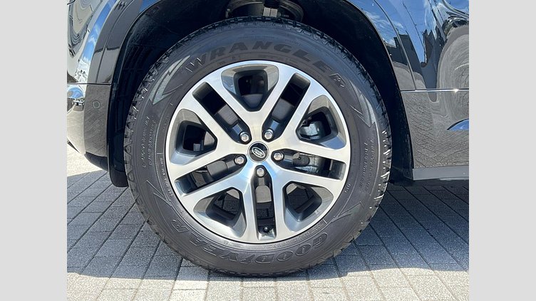 2023 認定中古車 Land Rover Defender 110 サントリーニブラック P300 AWD（AT） XS EDITION
