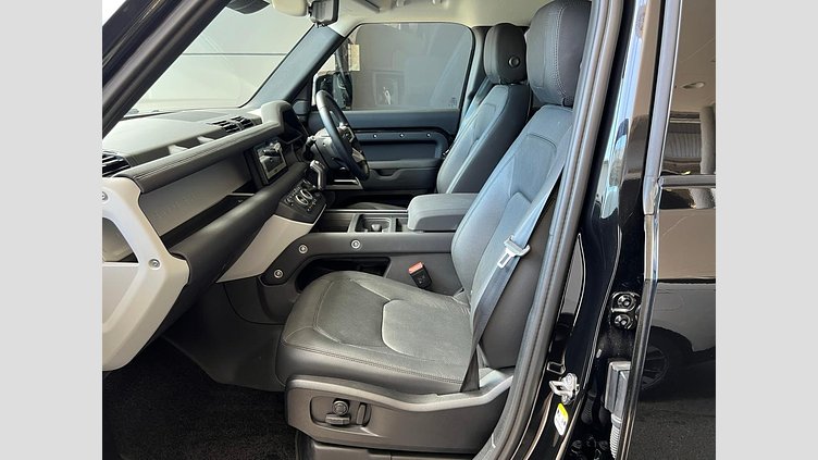 2023 認定中古車 Land Rover Defender 110 サントリーニブラック P300 AWD（AT） XS EDITION
