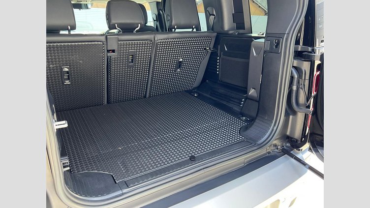 2023 認定中古車 Land Rover Defender 110 サントリーニブラック P300 AWD（AT） XS EDITION