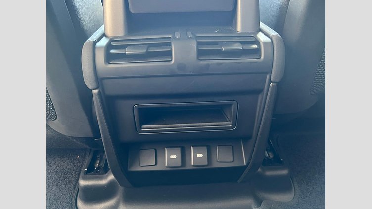 2023 認定中古車 Land Rover Defender 110 サントリーニブラック P300 AWD（AT） XS EDITION