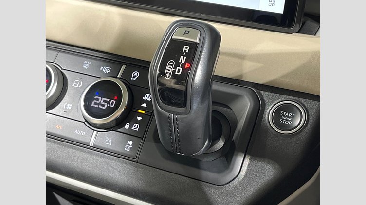 2021 認定中古車 Land Rover Defender 110 サントリーニブラック D300 AWD（AT） S
