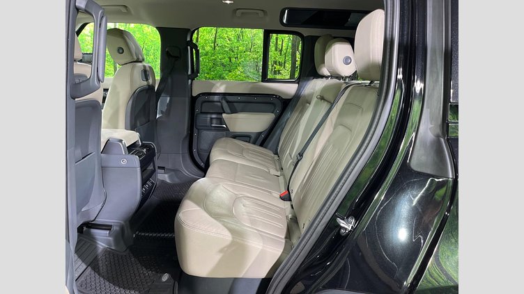 2021 認定中古車 Land Rover Defender 110 サントリーニブラック D300 AWD（AT） S