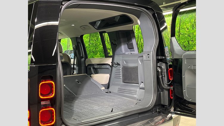 2021 認定中古車 Land Rover Defender 110 サントリーニブラック D300 AWD（AT） S