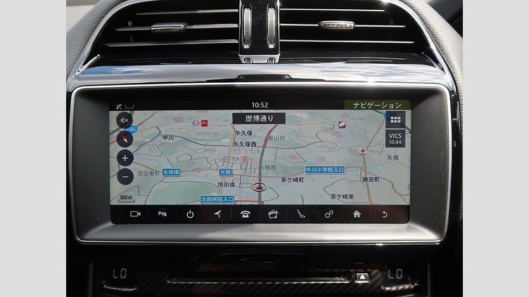 2017 認定中古車 Jaguar XE Fuji White ＭＥＲＩＤＩＡＮサウンド　フロントシートヒーター　ステアリングパドルシフト　アダプティブクルーズコントロール　電動調整ステアリングコラム　メモリ付きフロントシート　バックモニター プレステージ