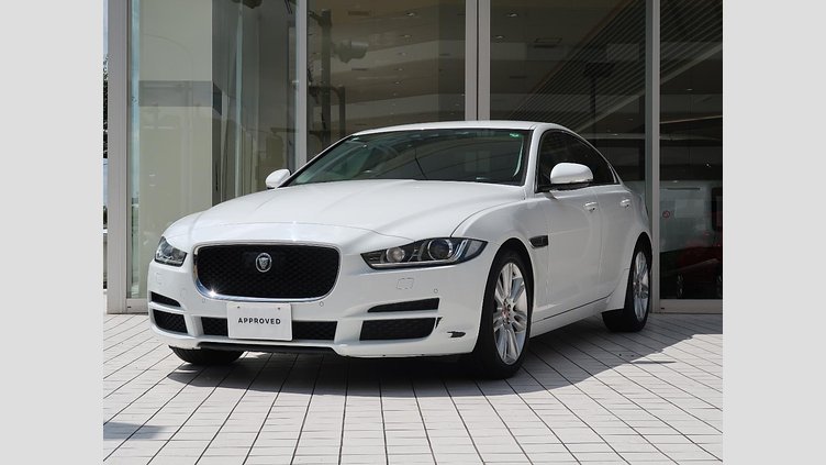 2017 認定中古車 Jaguar XE Fuji White ＭＥＲＩＤＩＡＮサウンド　フロントシートヒーター　ステアリングパドルシフト　アダプティブクルーズコントロール　電動調整ステアリングコラム　メモリ付きフロントシート　バックモニター プレステージ