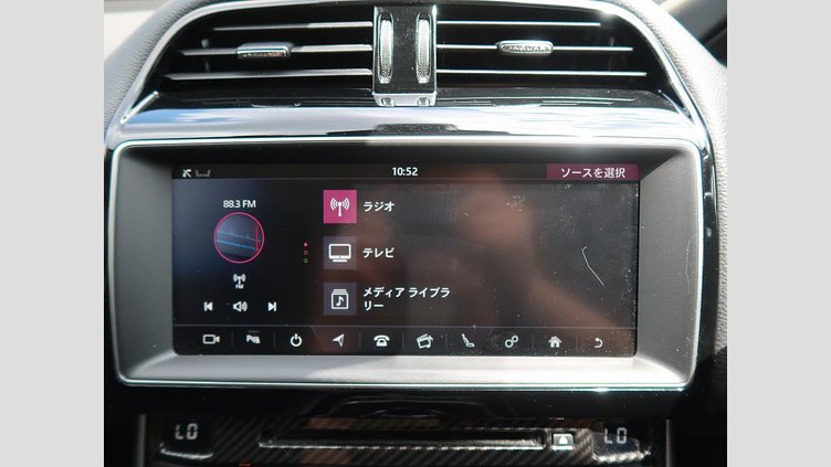 2017 認定中古車 Jaguar XE Fuji White ＭＥＲＩＤＩＡＮサウンド　フロントシートヒーター　ステアリングパドルシフト　アダプティブクルーズコントロール　電動調整ステアリングコラム　メモリ付きフロントシート　バックモニター プレステージ