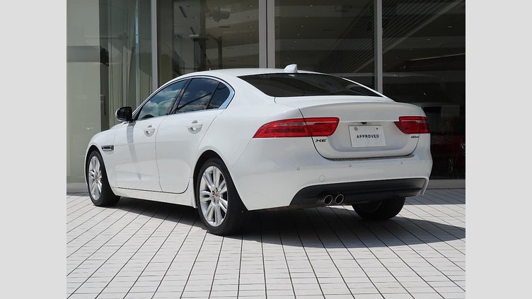 2017 認定中古車 Jaguar XE Fuji White ＭＥＲＩＤＩＡＮサウンド　フロントシートヒーター　ステアリングパドルシフト　アダプティブクルーズコントロール　電動調整ステアリングコラム　メモリ付きフロントシート　バックモニター プレステージ