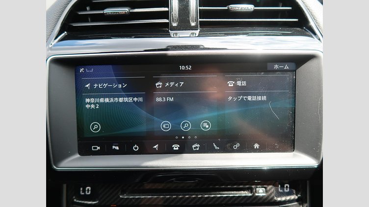 2017 認定中古車 Jaguar XE Fuji White ＭＥＲＩＤＩＡＮサウンド　フロントシートヒーター　ステアリングパドルシフト　アダプティブクルーズコントロール　電動調整ステアリングコラム　メモリ付きフロントシート　バックモニター プレステージ