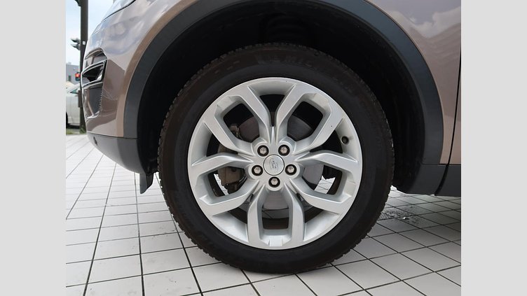 2017 認定中古車 Land Rover Discovery Sport Kaikoura Stone 2.0 litre Si4 Petrol HSE