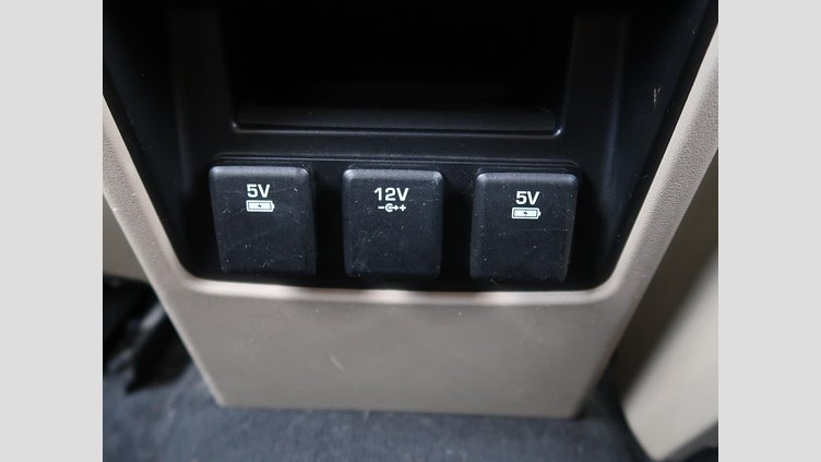 2017 認定中古車 Land Rover Discovery Sport Kaikoura Stone 2.0 litre Si4 Petrol HSE