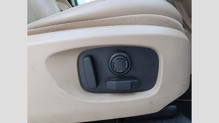 2017 認定中古車 Land Rover Discovery Sport Kaikoura Stone 2.0 litre Si4 Petrol HSE