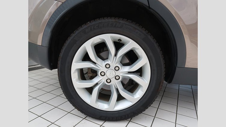 2017 認定中古車 Land Rover Discovery Sport Kaikoura Stone 2.0 litre Si4 Petrol HSE