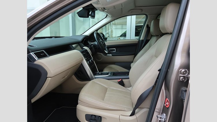2017 認定中古車 Land Rover Discovery Sport Kaikoura Stone 2.0 litre Si4 Petrol HSE