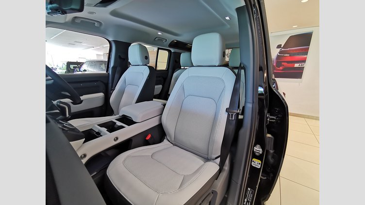 2025 認定中古車 Land Rover Defender 110 サントリーニブラック D350 ディーゼルマイルドハイブリッド S