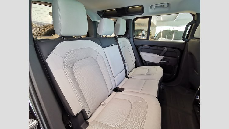 2025 認定中古車 Land Rover Defender 110 サントリーニブラック D350 ディーゼルマイルドハイブリッド S