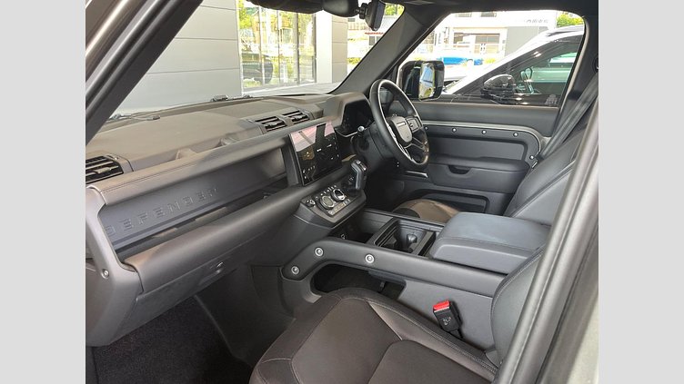 2023 認定中古車 Land Rover Defender 110 シリコンシルバー D300 AWD（AT） X-DYNAMIC HSE
