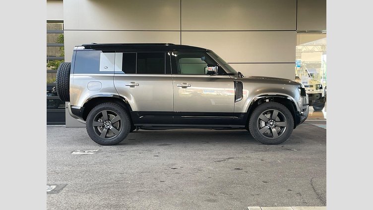 2023 認定中古車 Land Rover Defender 110 シリコンシルバー D300 AWD（AT） X-DYNAMIC HSE