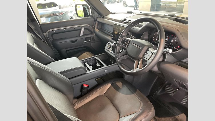 2023 認定中古車 Land Rover Defender 110 シリコンシルバー D300 AWD（AT） X-DYNAMIC HSE