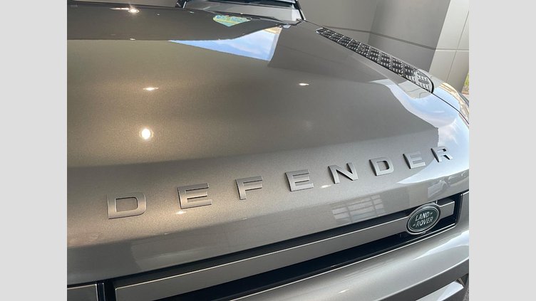 2023 認定中古車 Land Rover Defender 110 シリコンシルバー D300 AWD（AT） X-DYNAMIC HSE