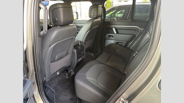 2023 認定中古車 Land Rover Defender 110 シリコンシルバー D300 AWD（AT） X-DYNAMIC HSE