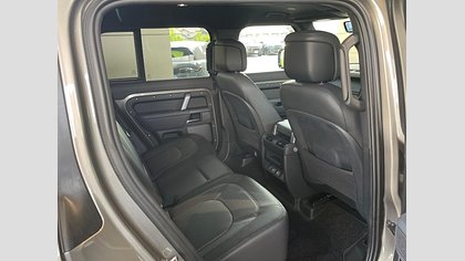 Defender 110 49