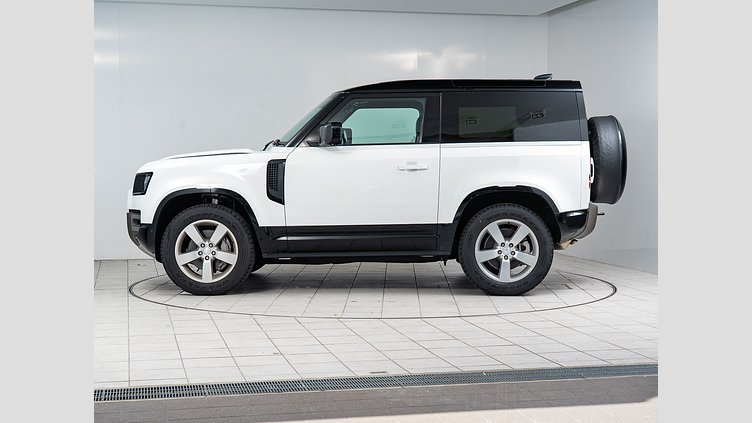 2025 認定中古車 Land Rover Defender 90 フジホワイト D350 ディーゼルマイルドハイブリッド X-Dynamic HSE　D350　エアサスペンション