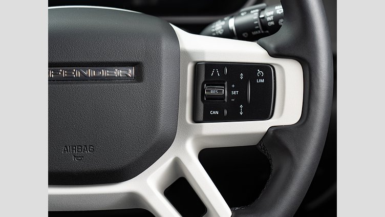 2025 認定中古車 Land Rover Defender 90 フジホワイト D350 ディーゼルマイルドハイブリッド X-Dynamic HSE　D350　エアサスペンション