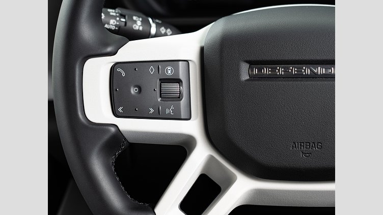 2025 認定中古車 Land Rover Defender 90 フジホワイト D350 ディーゼルマイルドハイブリッド X-Dynamic HSE　D350　エアサスペンション