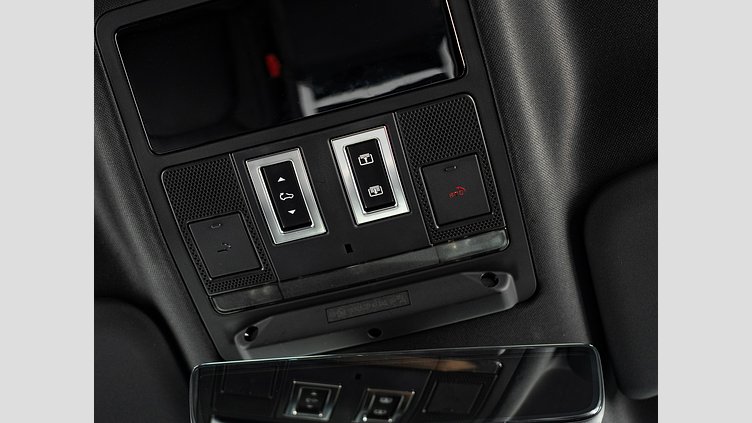 2025 認定中古車 Land Rover Defender 90 フジホワイト D350 ディーゼルマイルドハイブリッド X-Dynamic HSE　D350　エアサスペンション
