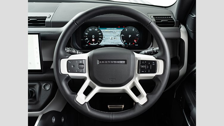 2025 認定中古車 Land Rover Defender 90 フジホワイト D350 ディーゼルマイルドハイブリッド X-Dynamic HSE　D350　エアサスペンション