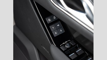Range Rover Velar 15
