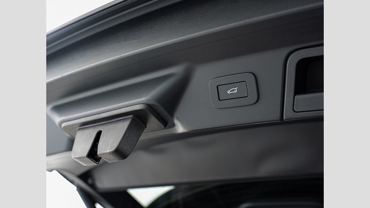 2024 認定中古車 Land Rover Range Rover Velar シャラントグレイ D200マイルドハイブリッド（ディーゼル） Dynamic SE D200 コイルサスペンション