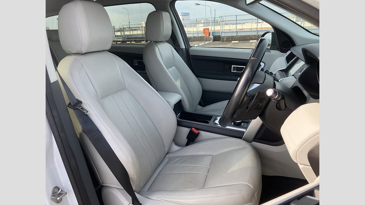 2017 認定中古車 Land Rover Discovery Sport ユーロンホワイト(メタリック) 2.0 litre Si4 Petrol HSE