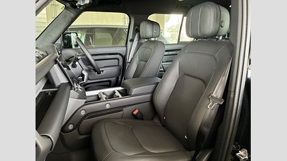 Defender 130 4