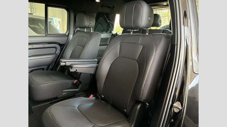 2025 認定中古車 Land Rover Defender 130 サントリーニブラック D350 ディーゼルマイルドハイブリッド X