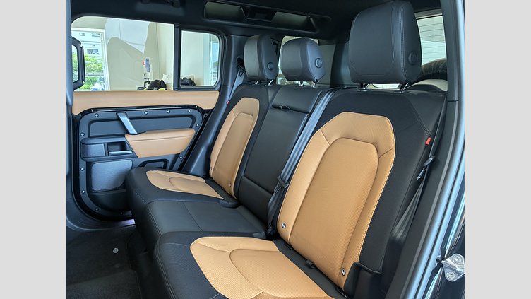 2024 認定中古車 Land Rover Defender 110 サントリーニブラック D300 AWD（AT） X-DYNAMIC HSE
