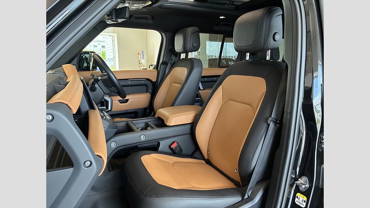 2024 認定中古車 Land Rover Defender 110 サントリーニブラック D300 AWD（AT） X-DYNAMIC HSE