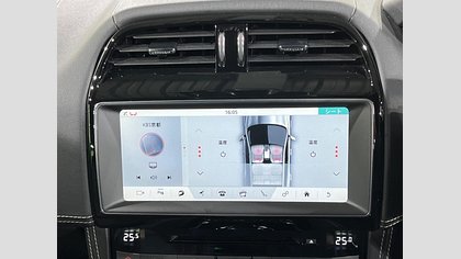 F-Pace 10