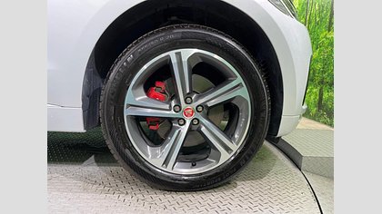 F-Pace 8