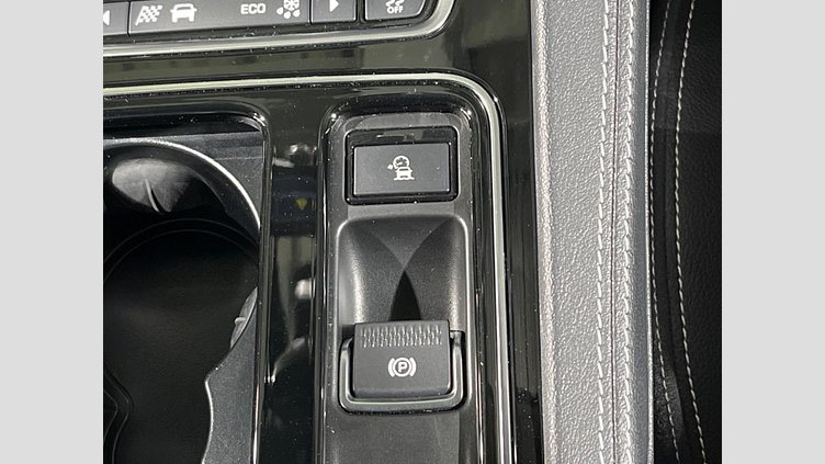2019 認定中古車 Jaguar F-Pace Yulong White 3.0 litre V6 Supercharged Petrol S