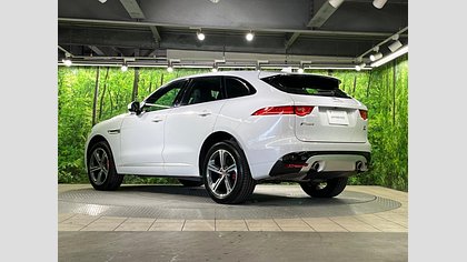 F-Pace 1