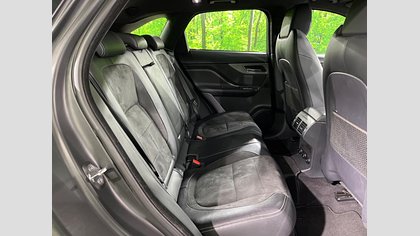 F-Pace 37