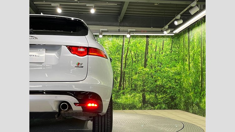 2019 認定中古車 Jaguar F-Pace Yulong White 3.0 litre V6 Supercharged Petrol S